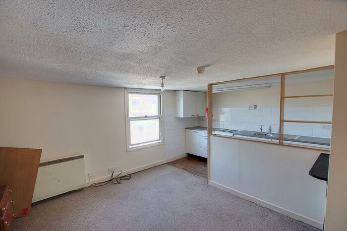 1 Bedroom Flat To Rent In Timbrell Street, Trowbridge, BA14