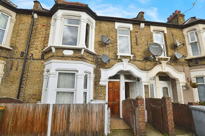 3 Bedroom Flat For Sale In Kildare Road, London, E16