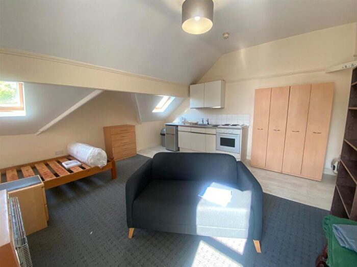 1 Bedroom Flat To Rent In Park Drive, Huddersfield, HD1