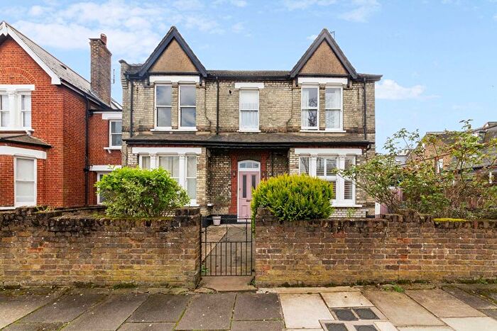 2 Bedroom Flat To Rent In Waldeck Road, London, W13