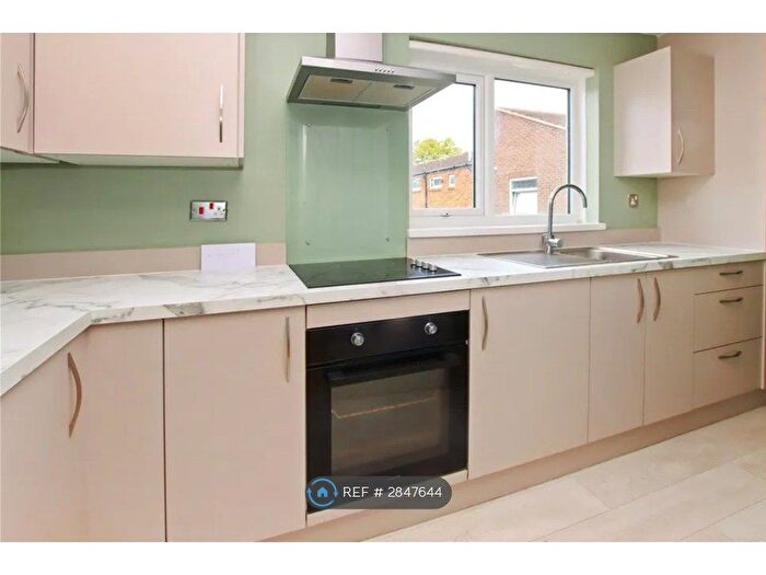 2 Bedroom Flat To Rent In Petteril, Washington, NE38