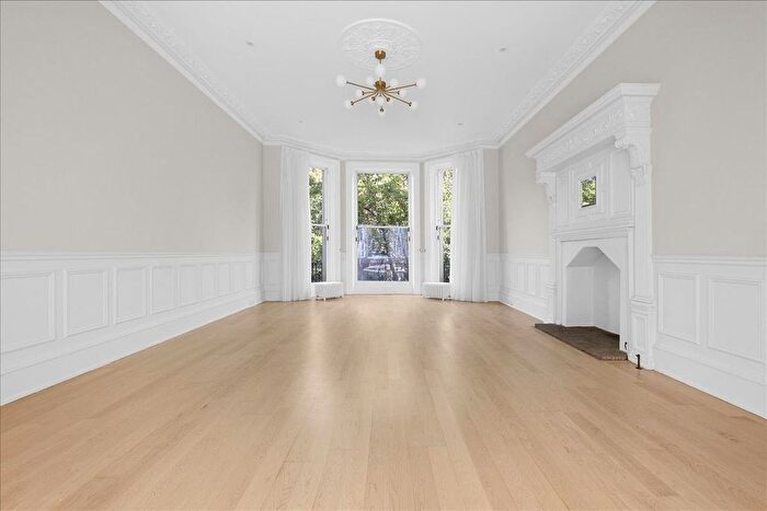 3 Bedroom Flat To Rent In Holland Park, London, W11