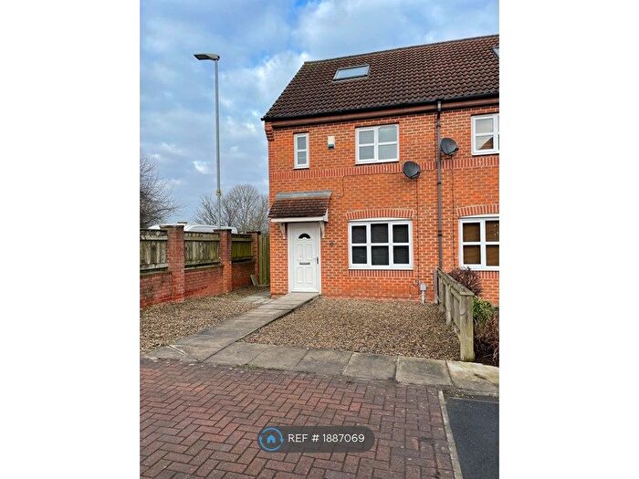 3 Bedroom End Of Terrace House To Rent In Church Grove, Darlington, DL1