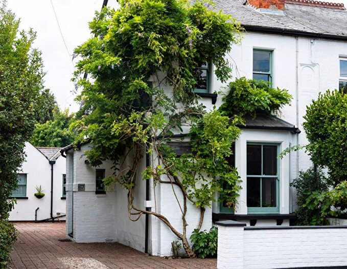 4 Bedroom Semi-Detached House For Sale In Updown Hill, Windlesham, GU20