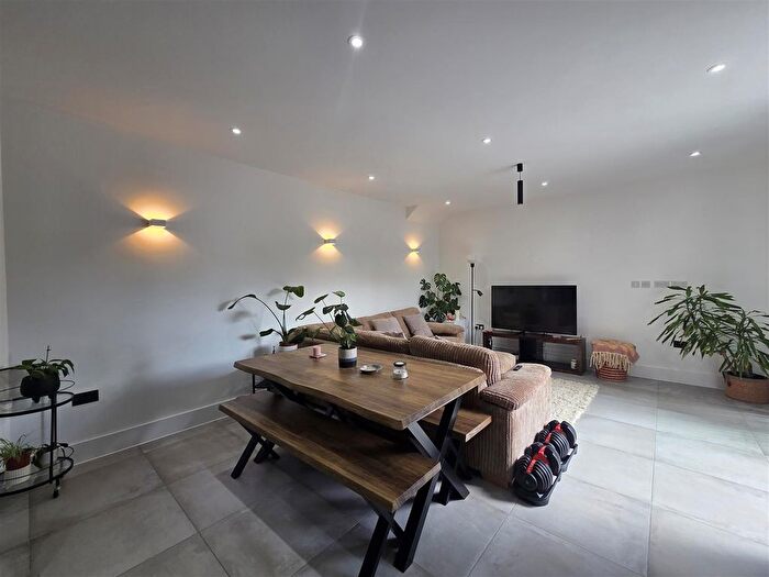 2 Bedroom Flat To Rent In Thornhill Avenue, London, SE18