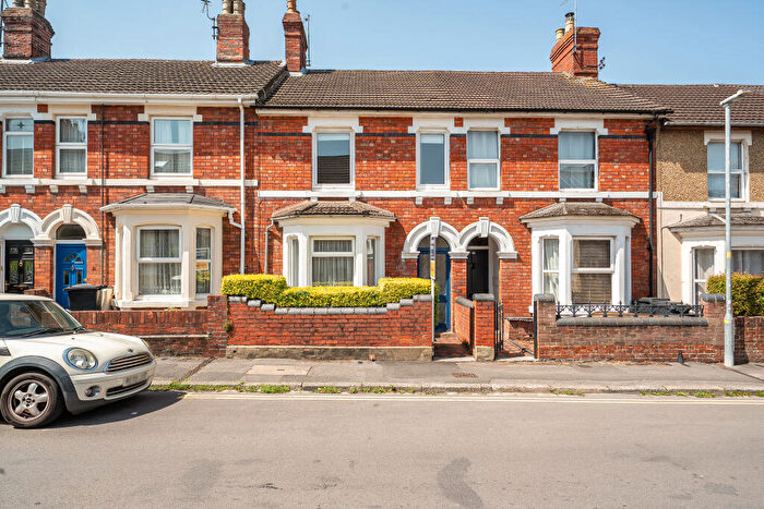 3 Bedroom Terraced House For Sale In Kent Road, Kingshill, Swindon, SN1
