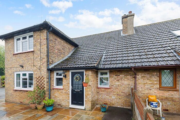 3 Bedroom Semi-detached House For Sale In Beldam Haw, Halstead, TN14