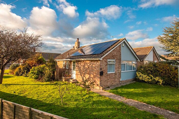 2 Bedroom Detached Bungalow For Sale In Cleveland Road, Worthing, BN13