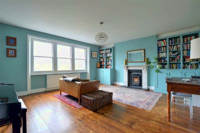 4 Bedroom Flat To Rent In Lewisham Hill, London, SE13
