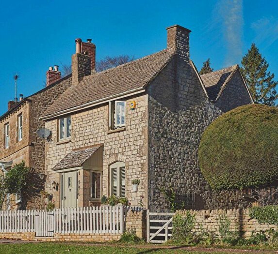 3 Bedroom Cottage To Rent In Coberley, GL53