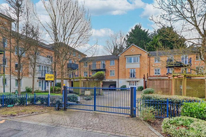 2 Bedroom Apartment For Sale In West End Road, High Wycombe, Buckinghamshire, HP11