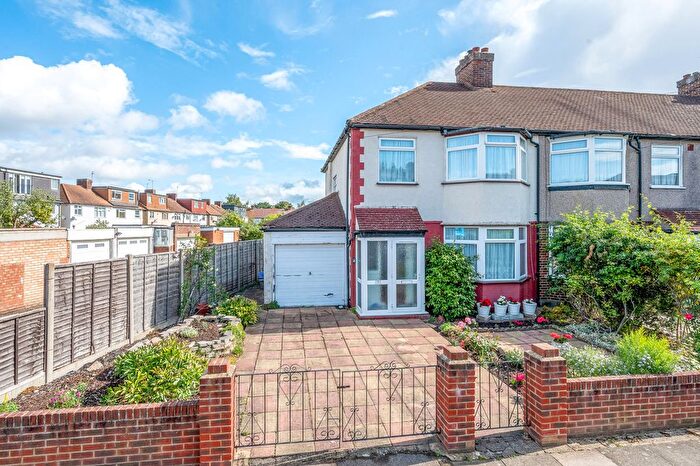 3 Bedroom End Of Terrace House For Sale In Glenthorpe Road, Morden, SM4