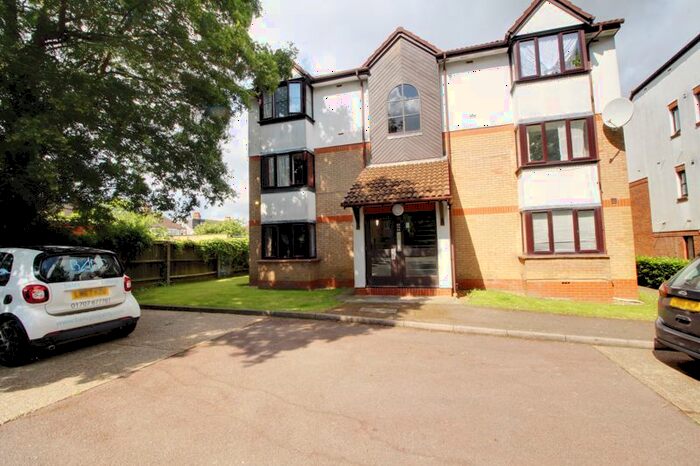 1 Bedroom Flat To Rent In St. Pauls Rise, London, N13