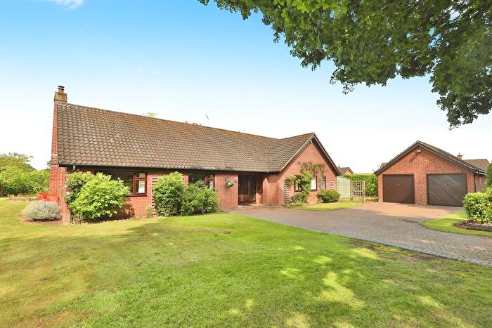 4 Bedroom Detached Bungalow For Sale In Lonsdale Crescent, Hingham, Norwich, NR9