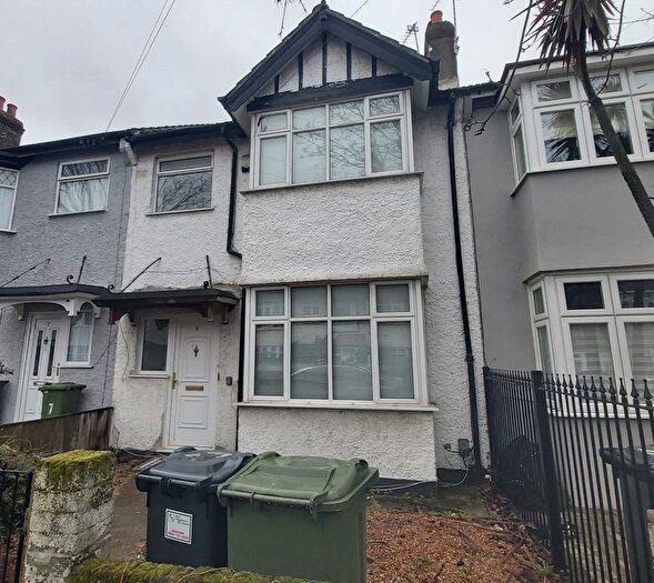 3 Bedroom Terraced House To Rent In Carnforth Road, London, SW16