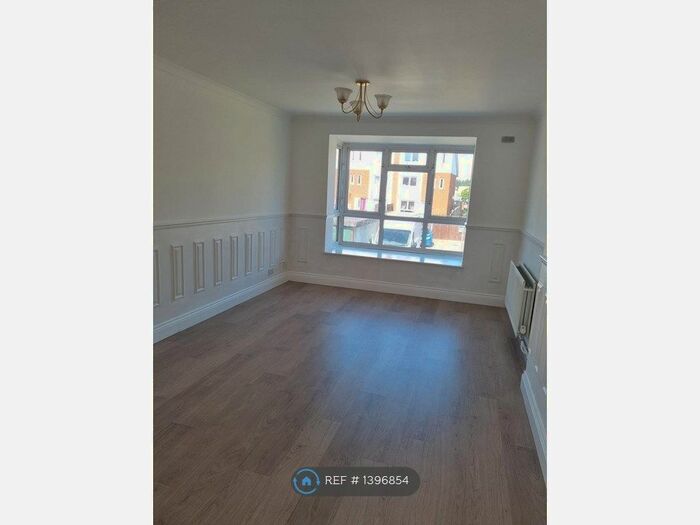 4 Bedroom Flat To Rent In Ibscott Close, Dagenham, RM10