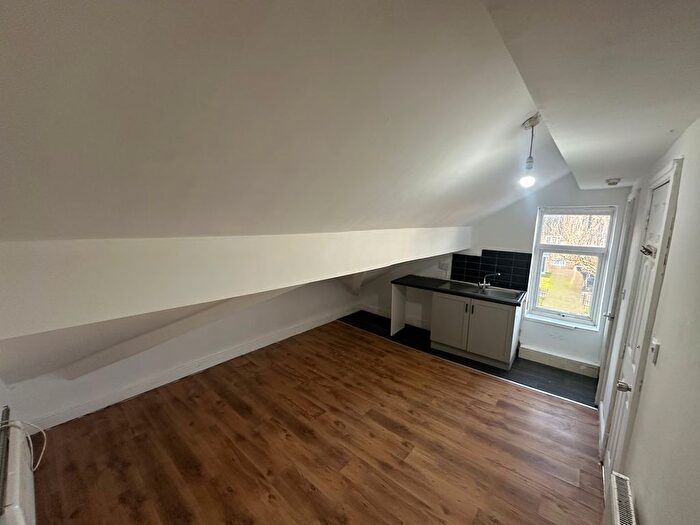 Studio To Rent In Princeville Road, Bradford, BD7