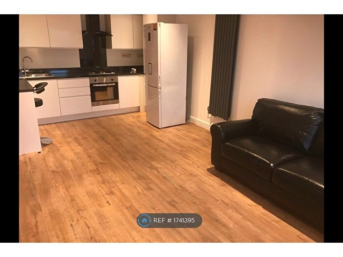 3 Bedroom Flat To Rent In Coldharbour Lane, Brixton, SW9