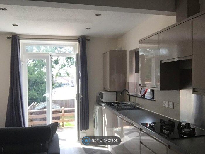 3 Bedroom Terraced House To Rent In Manor Farm Road, Southampton, SO18