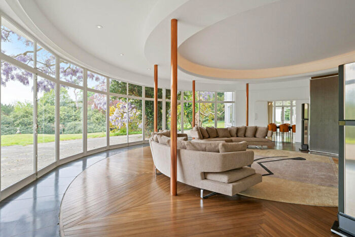 6 Bedroom Country House To Rent In St. Anns Hill Road, Chertsey, KT16