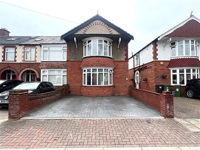 3 Bedroom End Of Terrace House For Sale In Hawthorn Crescent, Cosham, Portsmouth, Hampshire, PO6