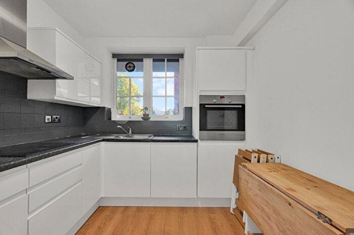 4 Bedroom Flat To Rent In Adelaide Road, Chalk Farm, NW3