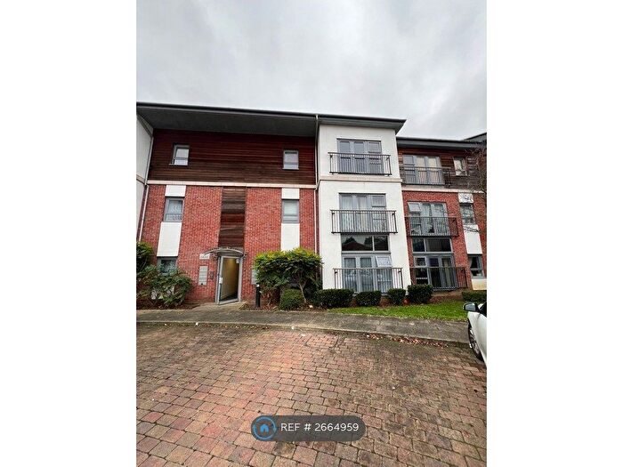 2 Bedroom Flat To Rent In Frome Court, Romford, RM1