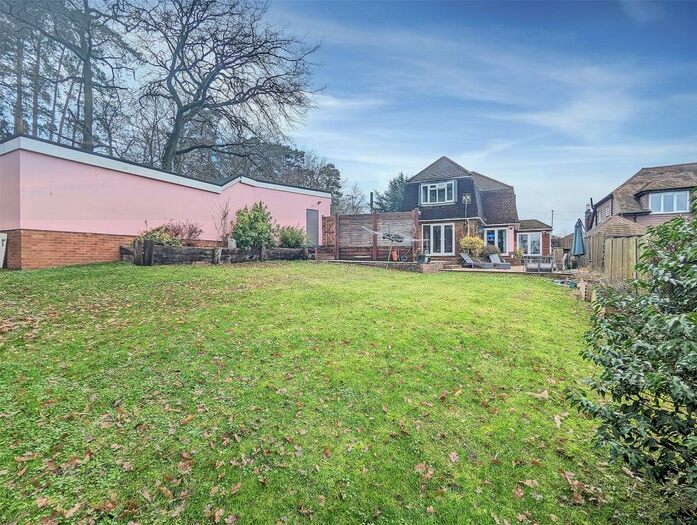 4 Bedroom Detached House For Sale In Greenways, Sandhurst, Berkshire, GU47