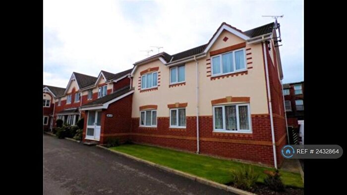 2 Bedroom Flat To Rent In Hamilton Court, Blackpool, FY1