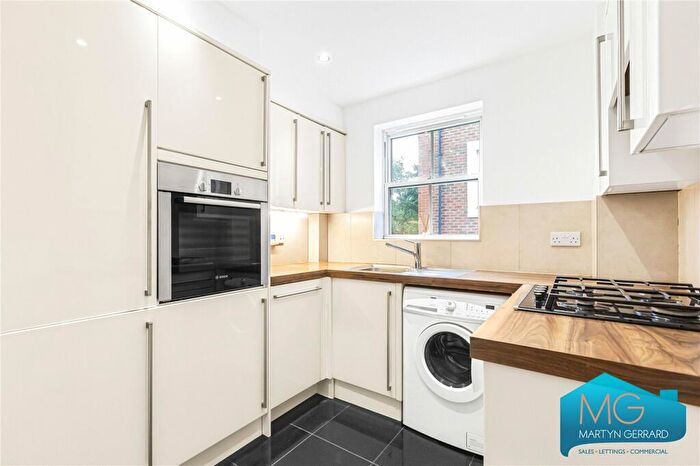1 Bedroom Apartment For Sale In Cavendish House, Woodside Grange Road, N12