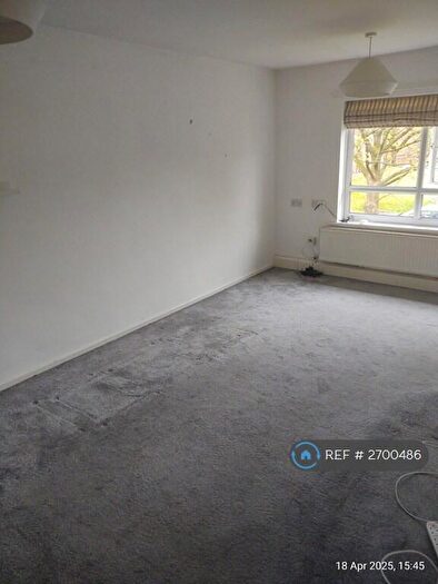 2 Bedroom Flat To Rent In Booth Hill Lane, Oldham, OL1