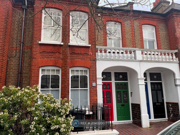 2 Bedroom Flat To Rent In Hambalt Road, London, SW4