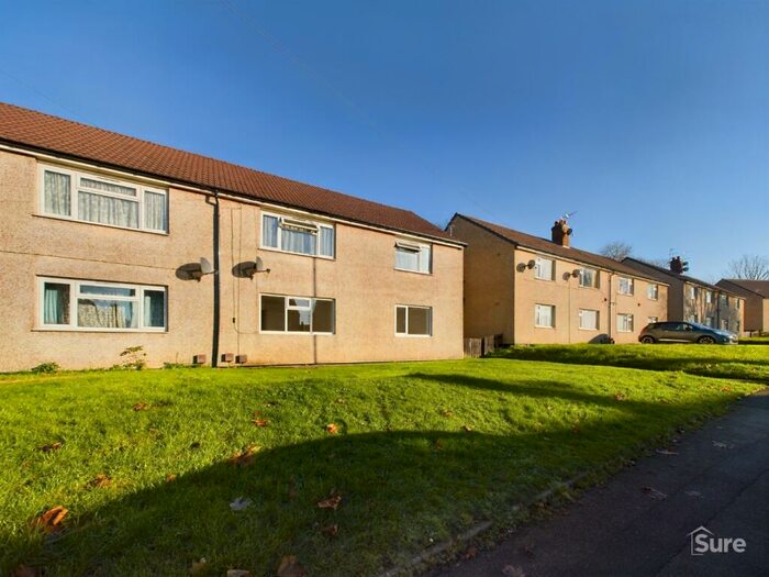 2 Bedroom Flat To Rent In Mead Crescent, Burton-On-Trent, DE15