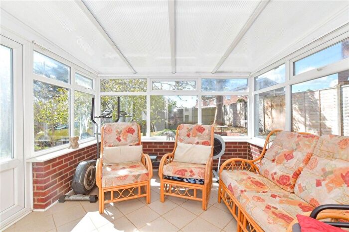 4 Bedroom Detached Bungalow For Sale In Green Lane, Clanfield, Waterlooville, Hampshire, PO8