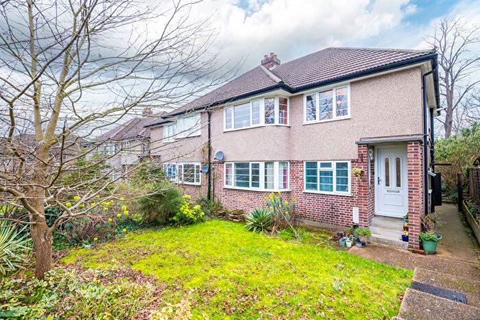 2 Bedroom Maisonette For Sale In Hambledon Gardens, London, SE25