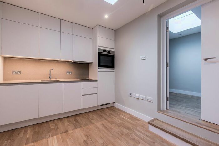 Studio To Rent In Belsize Lane, London, NW3