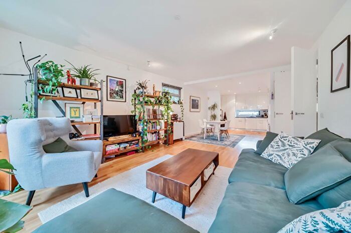 2 Bedroom Apartment To Rent In Islington, London, N1