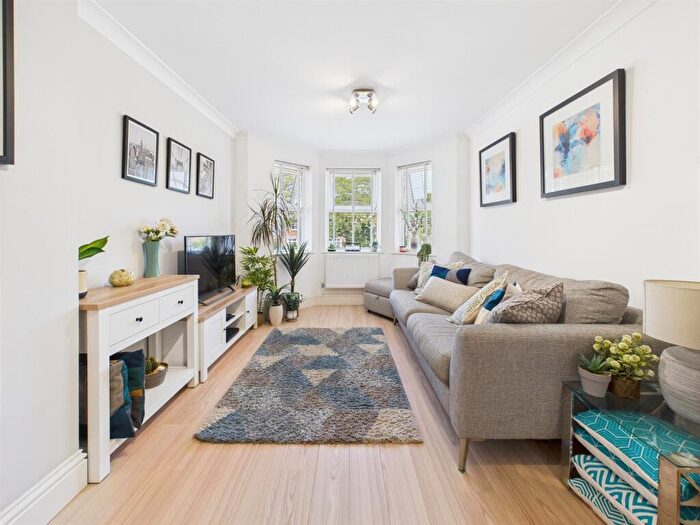 1 Bedroom Flat For Sale In The Green, Theale, RG7