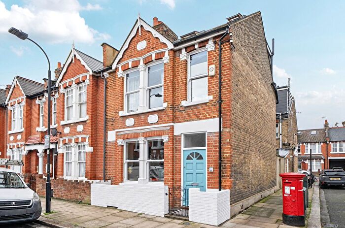 3 Bedroom End Terrace House For Sale In Thorpebank Road, London, W12