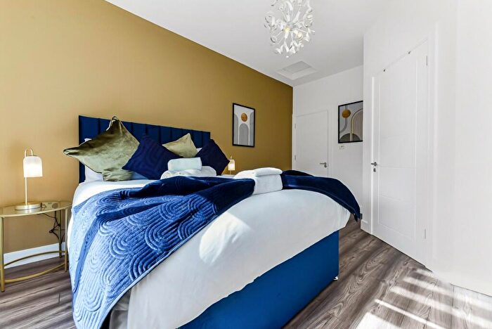 2 Bedroom Serviced Apartments To Rent In Elder Avenue, London, N8