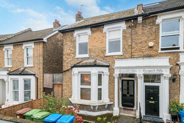 2 Bedroom Flat To Rent In Crystal Palace Road, East Dulwich, London, SE22