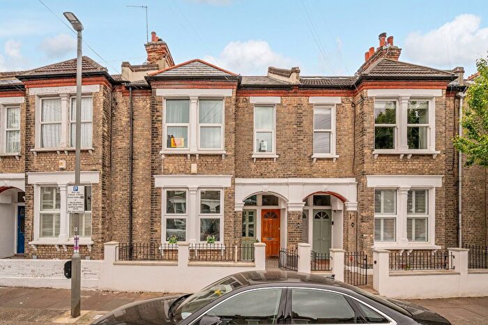2 Bedroom Flat For Sale In Loubet Street, Tooting, London, SW17