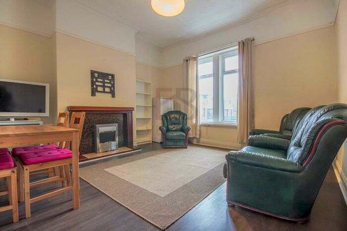 4 Bedroom Maisonette To Rent In Heaton Road, Heaton, Newcastle Upon Tyne, NE6