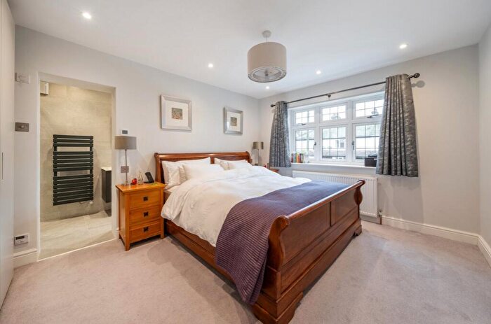 4 Bedroom Detached House For Sale In Glebe Road, Chalfont St Peter, SL9