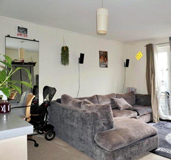 2 Bedroom Apartment To Rent In Park Road, London, EN4
