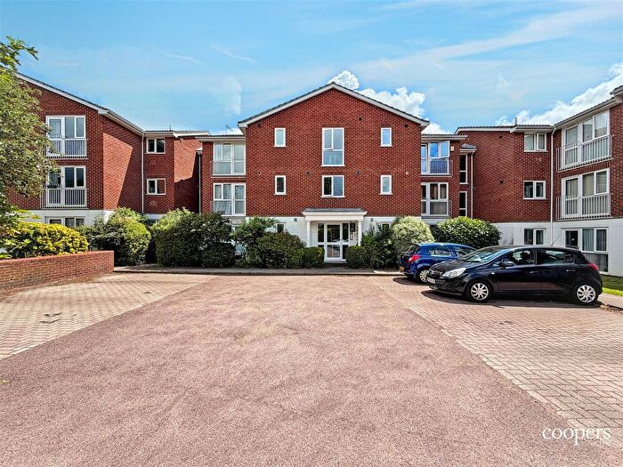 2 Bedroom Flat To Rent In Aylsham Drive, Ickenham, UB10