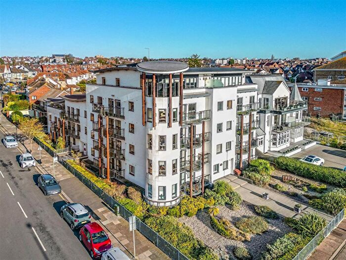 2 Bedroom Flat For Sale In Crowstone Avenue, Chalkwell, SS0