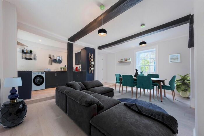 4 Bedroom Terraced House For Sale In White Hart Mews, The Green, Calne, SN11