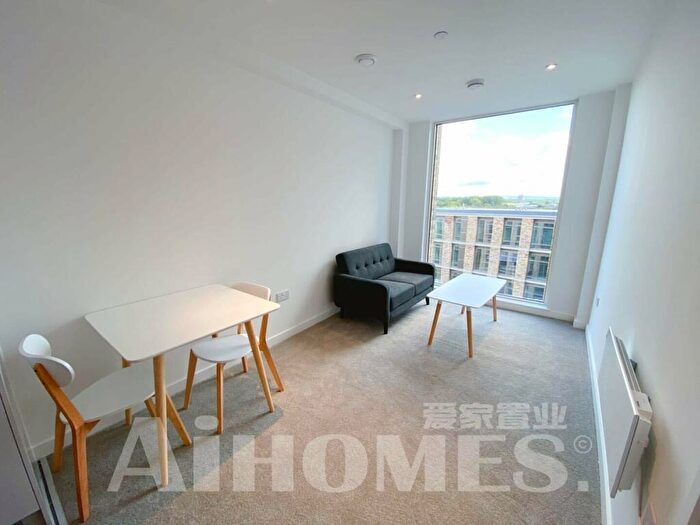 2 Bedroom House To Rent In Burlington Square, Boundary Lane, Manchester, M15