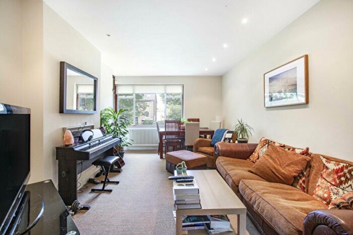 3 Bedroom Flat To Rent In Alwyne Square, Islington, London, N1